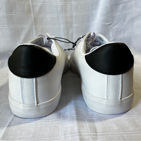 Disney Mickey and Minnie White Sneakers NWOT Women's Size 11 - Picture 3 of 14